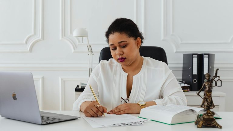 Combien coûte une procuration chez le notaire ? Tarifs et frais à prévoir