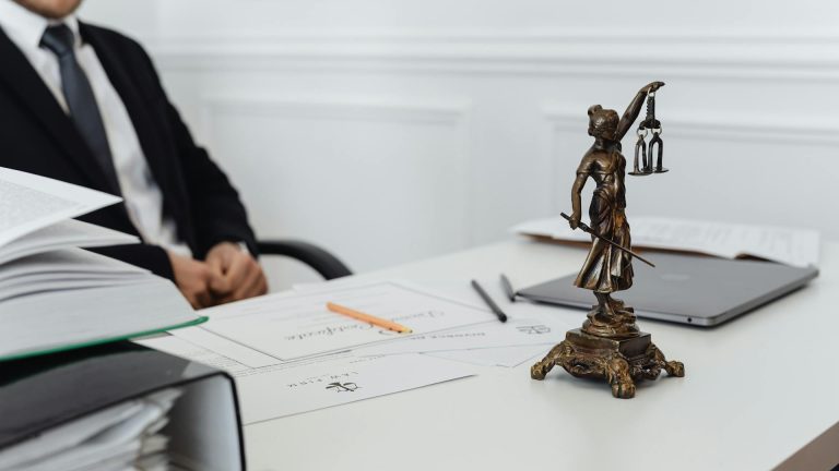 Combien de temps dure une succession chez le notaire ? Délais et étapes