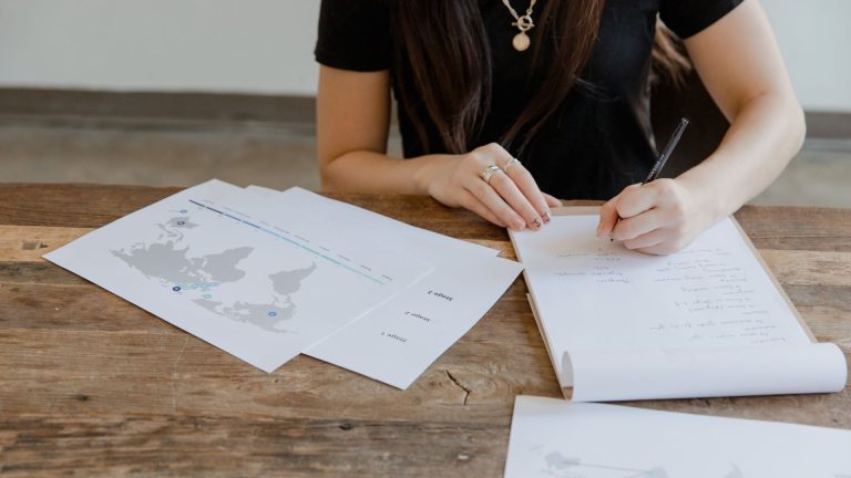 Trouver le propriétaire d’une parcelle : démarches et solutions