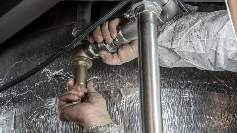 Adoucisseur d’eau : mieux protéger son logement contre le calcaire
