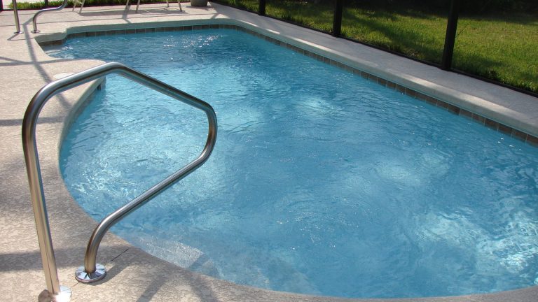 Nouvelle réglementation piscine 2026 : 4 dispositifs obligatoires