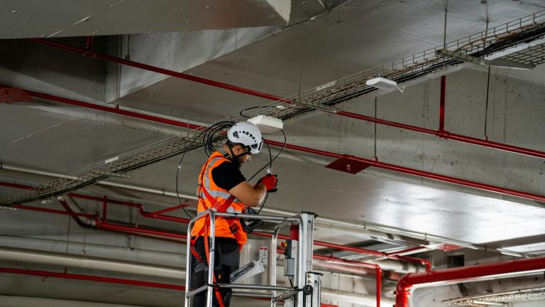 Portée maximale d’un plafond autoportant M48 : 4,50 m et pas un de plus