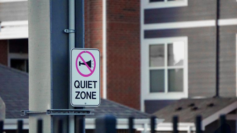 Se venger du bruit de l’appartement du dessus : 9 idées drôles et légales