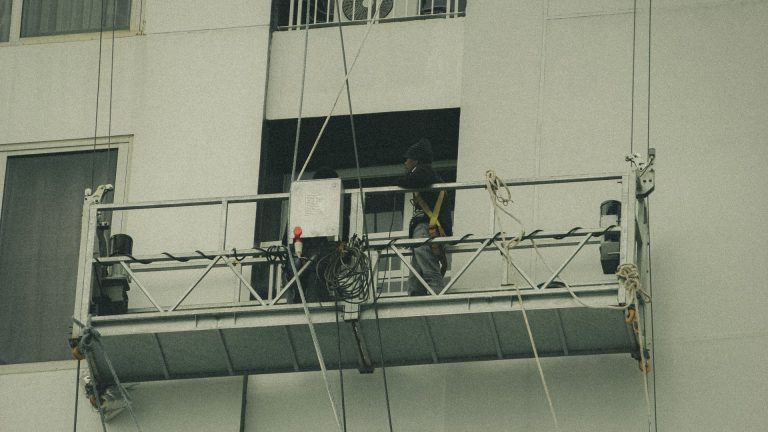 Ravalement d’immeuble : choisir l’équipement pour travaux en hauteur ?